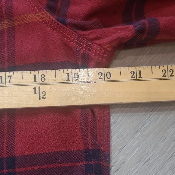 Carhartt Flannel Shirt Women's sz M Red/Black Long Sleeve Button Up Shirt - Picture 9 of 13